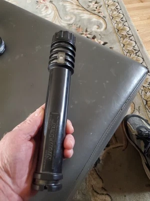 Linterna NightStar - Inducción Magnética Shake - Bombilla LED Blanca Cuerpo Negro Foto 1 de 4