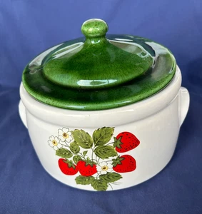 Vtg McCoy Strawberry Round Casserole/Bean Pot - #1421 - Excellent condition! - Picture 1 of 4