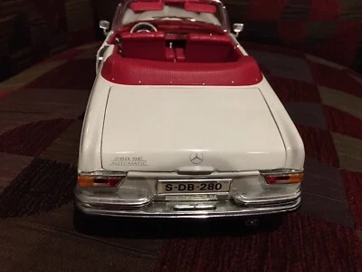 Mercedes Benz 280S Convertible Diecast Car 1:18 Blanco Foto 1 de 4