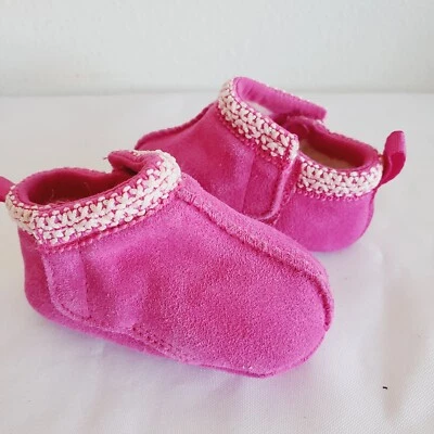 NWOB GIRLS INFANT 0/1 0-6 MONTHS ROCK ROSE UGG BABY TASMAN SUEDE SLIPPERS - Image 1 of 3