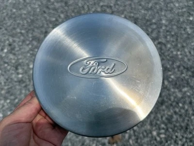 Tapa central de rueda Ford Mustang OEM ALEACIÓN MECANIZADA 1985-1993 F0ZC-1A096-AA Foto 1 de 3