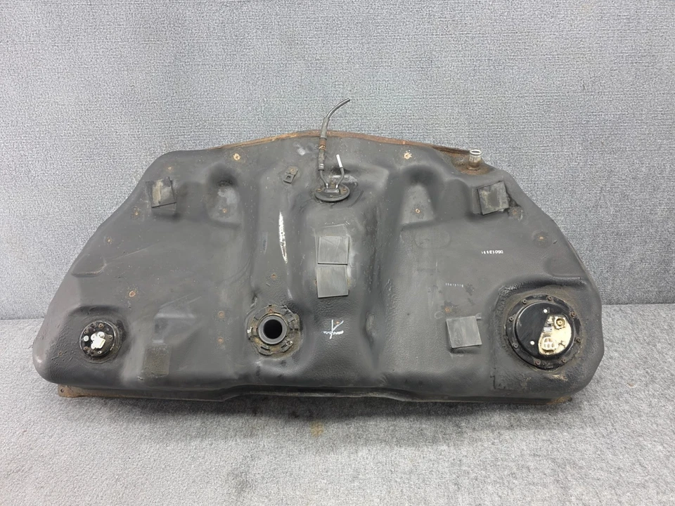 2001-2006 LEXUS LS430 OEM GAS FUEL TANK RESERVOIR FUEL PUMP ASSEMBLY - Image 1 of 4