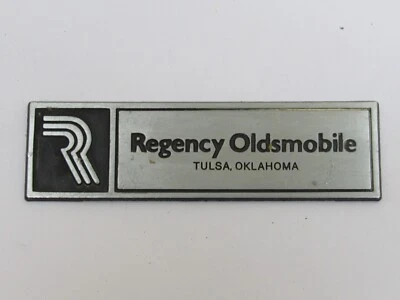 Vintage Regency Oldsmobile Tulsa Oklahoma Metal Dealer Badge Emblem Tag OK Trunk - Imagem 1 de 2
