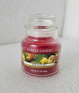 Yankee Candle 3.7 oz. Macintosh Apple Scented Candle in Jar NEW - Picture 1 of 6