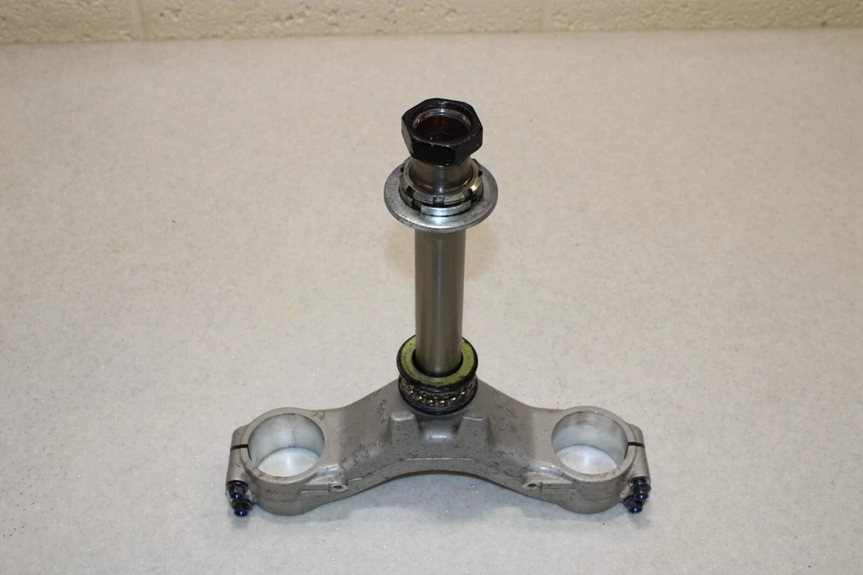 HONDA VTR 1000 SP2 OEM YUGO INFERIOR TRIPLE ABRAZADERA Y PERNOS OEM RVT 1000R RC51 Foto 1 de 1