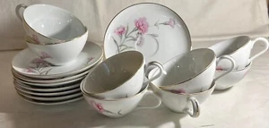 8 Royal Court Carnation Cups And Saucers - Picture 1 of 2