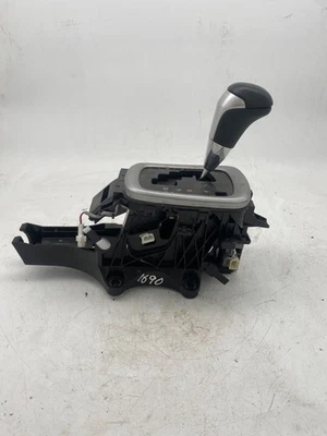 TOYOTA HILUX GEAR STICK/SHIFTER 6 SPEED AUTOMATIC 2015-2022 - Image 1 of 4