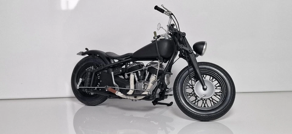 Indian Bobber Schwarz. Maisto 1:10 Umbau. - Bild 1 von 4