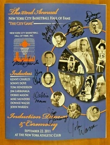 Folleto del Salón de la Fama del Baloncesto de Nueva York 2011 firmado por 8 - Imagen 1 de 2