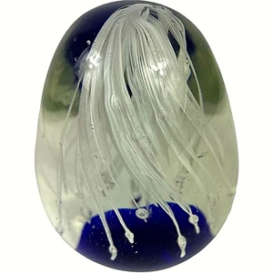 Mundgeblasener Kunstglas Briefbeschwerer blauer Boden weiß hängende Spiralen  - Bild 1 von 7