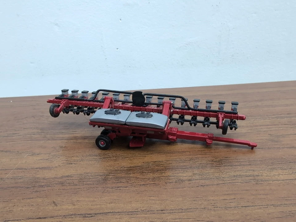 1/64 Ertl Case IH 1200 16 Row Planter Farm Toy Implement - Image 1 of 3