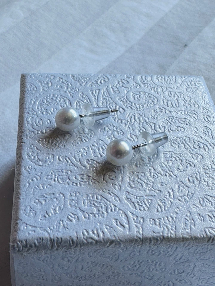 Par de pendientes de perlas de oro de 14K Foto 1 de 2