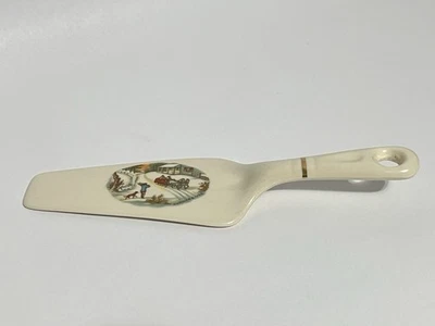 Servidor de pastel de cerámica Currier & Ives granja en escena de invierno Foto 1 de 4