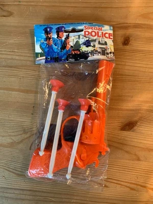SUCTION DART PISTOL Retro toy Gun Revolver Police Detective - Image 1 of 3
