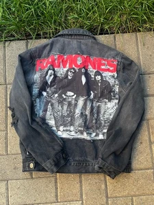 Chaqueta de Jean Ramones 1-2-3-4 Negra Denim Envejecida Punk Parches Medianos - Imagen 1 de 11