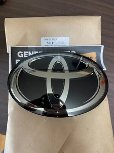 Genuine TOYOTA OEM Grille Emblem Land Cruiser Tundra Tacoma 53141-71010 - Picture 1 of 10