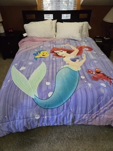 VINTAGE DISNEY KLEINE MEERJUNGFRAU KOMPLETTES LAKEN-SET BETTDECKE VORHÄNGE BLASEN & PERLEN - Bild 1 von 21