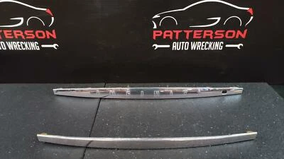 2003 FX45 LIFT GATE TRUNK HATCH LICENSE PLATE UPPER & LOWER CHROME TRIM MOLDING - Imagem 1 de 4