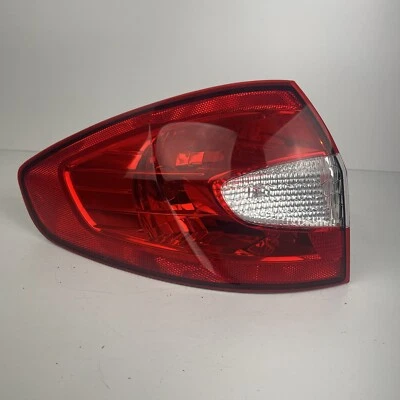Luz trasera cuarto izquierdo conductor Ford Fiesta 2011 2012 2013 sedán OEM Foto 1 de 4