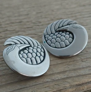 Laurel Burch Silver Tone Mynah BIRD Post Earrings Round Design - Picture 1 of 5