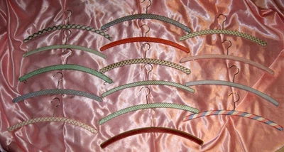 15 x Vintage KLEIDERBÜGEL Holz ummantelt bunt Textil RETRO 70er Jahre - Bild 1 von 4