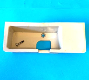 VINTAGE SINGER 500 RANGE SEWING MACHINE PLUG COVER  PLATE,   p766 - Picture 1 of 2