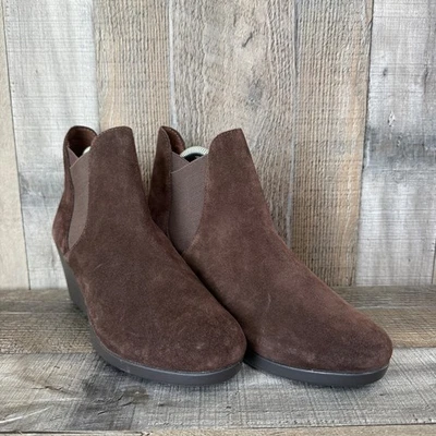 Nuevo Mujer Crocs Leigh Marrón Gamuza Cuña Chelsea Botines Talla 8.5 M Foto 1 de 4