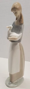 NAO By LLadro Girl in white Apron Holding Duck / Goose Figurine A3500 - Bild 1 von 7