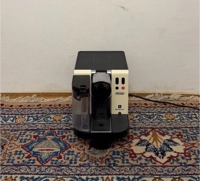 DeLonghi Nespresso Latissima macchina da caffè a capsule - Immagine 1 di 4