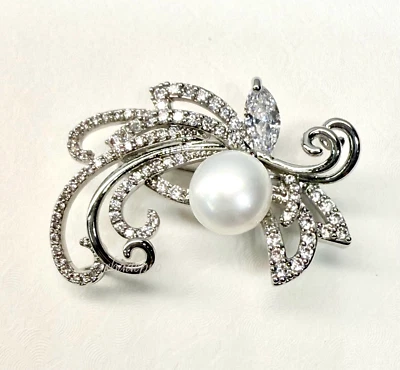 Chic Floral Design Brooch with 10mm White Edison Pearl–  Perfect for Gifting - Image 1 of 3