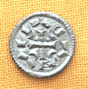 MEDIEVAL SILVER COIN - COLOMAN SIGLA DENAR, 11. CENTURY - Picture 1 of 2