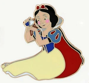 Disney x Loungefly -Snow White Character Pin - Picture 1 of 6