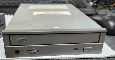 Sun  3703416-02 XM-6201B 50-Pin SCSI X32 CD-ROM for Netra - Light Gray - Image 1 of 4