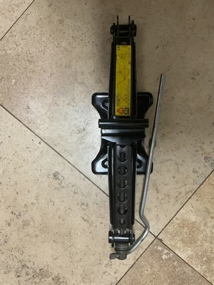 Оригинальный домкрат для шины 05-06-07-08-09-10-11 Volvo S40 V50 - Изображение 1 из 4