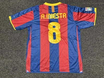 Camiseta masculina grande FC Barcelona 2010-2011 Home Andres Iniesta - Imagem 1 de 3