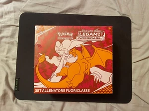Legami Inossidabili - Set Allenatore Fuoriclasse Pokémon ITA ETB - Exc - Foto 1 di 4