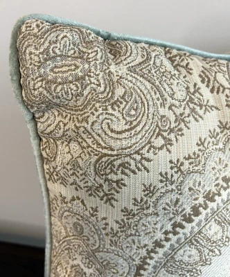 Tapiz de almohada Toss 19”x 19” J. Decoración del hogar Queen New York-crema verde aguamarina Foto 1 de 4