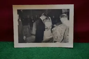 ANCIENNE PHOTO PORTRAIT HOMME FEMME MARIAGE ARGENTIQUE NOIR ET BLANC DE FAMILLE - Imagen 1 de 1