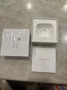 Genuine Apple AirPods 2nd Second Generation Models A2032 A2031 *EMPTY BOX ONLY* - Picture 1 of 3