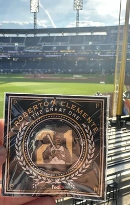 Roberto Clemente Day Pin SGA Pittsburgh Pirates Commemorative 9/15 - Image 1 of 4