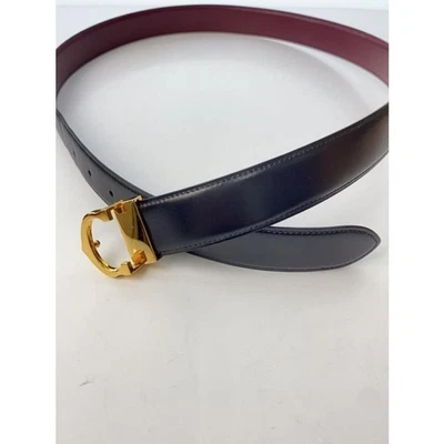 Auténtico cinturón de cuero Must de Cartier con hebilla con logotipo C negro x herrajes dorados burdeos Foto 1 de 4