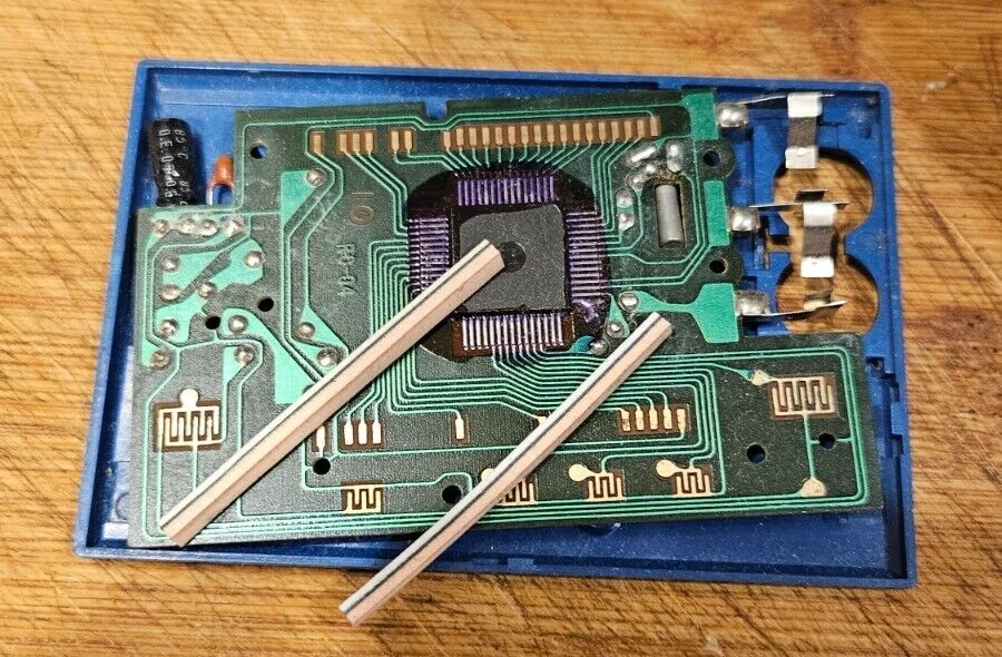 橡胶 LCD 斑马条连接器原装游戏和手表部件适用于金色银色游戏 — 第 1/4 张图片