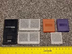 Nintendo DS DSi 6 x SPIELWAGEN PATRONE HÜLLE KUNSTSTOFF SCHUTZ HALTER Hori Lot - Bild 1 von 4