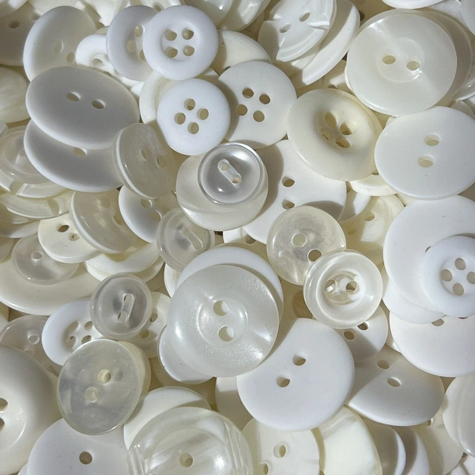 New! Mixed Lot WHITE Premium Buttons All Sizes For Embellishments Foto 1 de 2