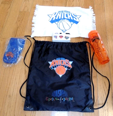 VTG NY KNICKS GARDEN OF DREAMS 2013 STRING BAG WATER BOTTLE SOCKS TOWEL CAMERA Cover