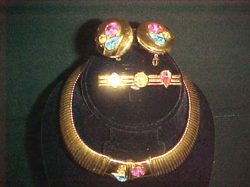 GIVENCHY BIJOUX VINTAGE ORO COLLANA SPILLA ORECCHINI ACCENTI COLORATI SET #14