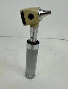 Welch Allyn 3.5V Otoscope + Handle, J93057 - Picture 1 of 6