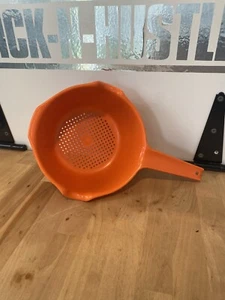 Rubbermaid # 2930 Vintage 1 Qt. Orange Colander Strainer Double Spouts Vintage - Picture 1 of 5