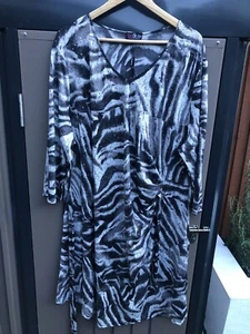 Animal Print dress by lovedrobe size 26 BNWT - Picture 1 of 3