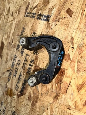 Soporte de montaje de pinza de freno delantero izquierdo Kawasaki KZ750R GPZ 750 1982 Foto 1 de 2